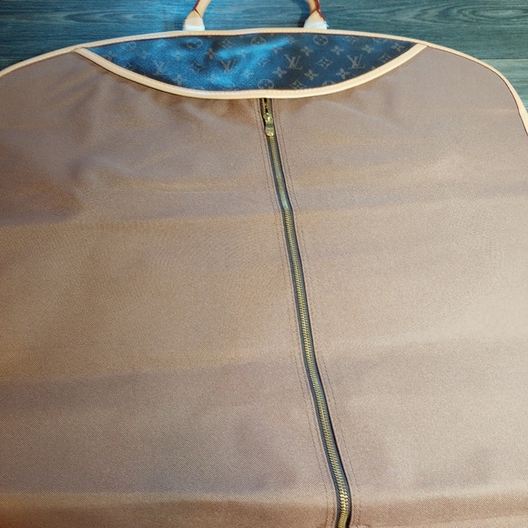 Louis Vuitton Monogram Cowhide Leather Garment Bag W/ Cover Hanger Paris France - Picture 8 of 15